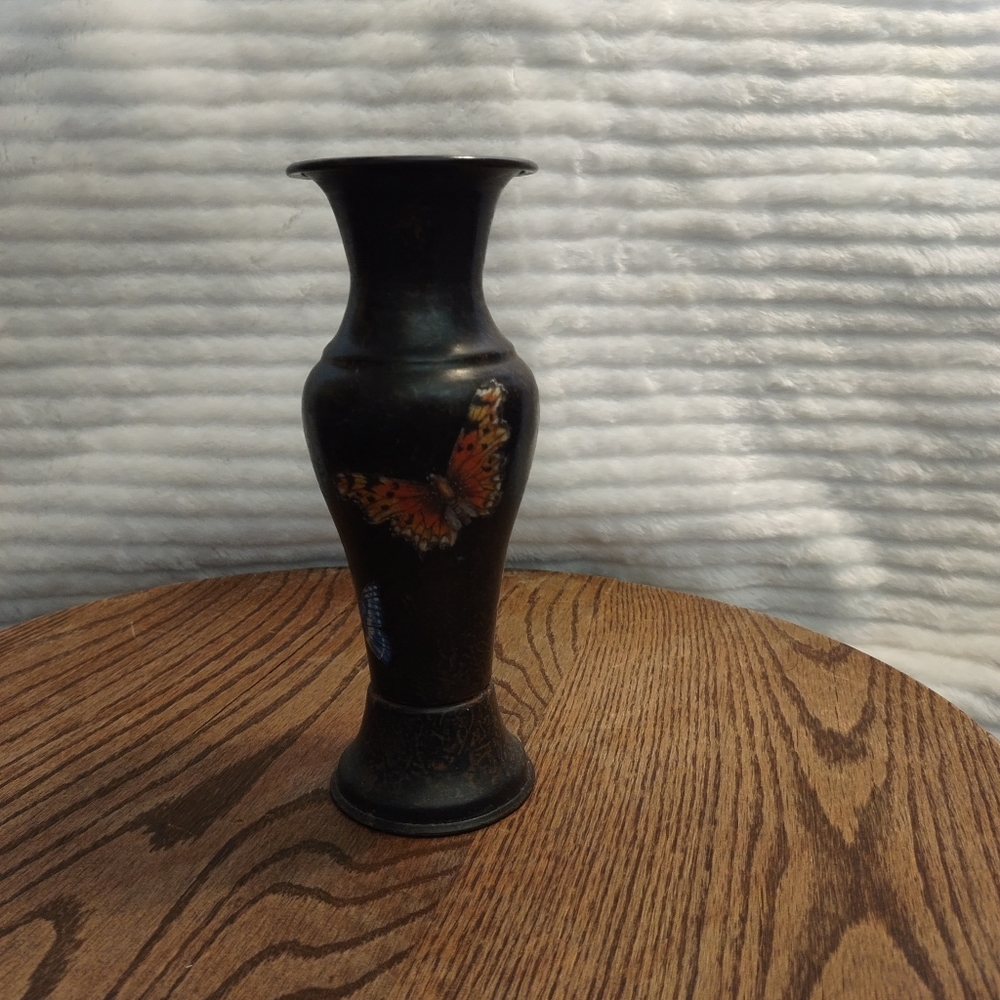 Butterfly Vase - Picture 3 of 6